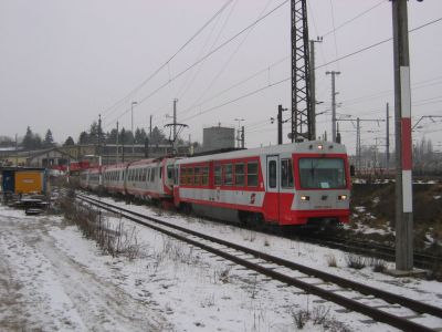 IMG_8741
R 6842 "Bürgeralpe" wird in St. Pölten Hbf. bereitgestellt. Vorne 5090.015 als Kurswagen, der dann ab Ober Grafendorf als R 6870 nach Mank weiterfährt, hinten 4090.001 + 4090.002 vierteilig.
Schlüsselwörter: 5090 , 4090 , St. Pölten