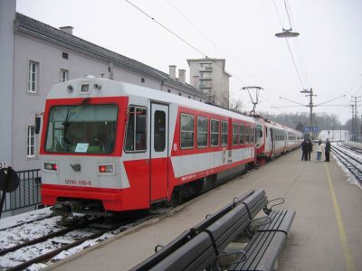 IMG_8746
4090.002 + 4090.001 vierteilig und 5090.015 stehen als R 6843 "Bürgeralpe" in St. Pölten Hbf. bereit. Der 5090er wird in Ober Grafendorf abgekuppelt und fährt dann als R 6879 weiter nach Mank
Schlüsselwörter: 5090 , 4090 , St. Pölten