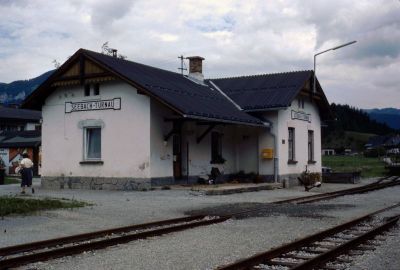 Seebach-Thurnau
Das Bahnhofsgebäude von Seebach-Thurnau bot im Jahr 1987 einen traurigen Anblick.
Schlüsselwörter: Seebach-Thurnau, Törlerbahn