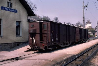 Auf der Alm
Güterwagen auf der Alm.
Scan vom Dia
Schlüsselwörter: Mariazellerbahn , Talstrecke , Alpenbahnhof