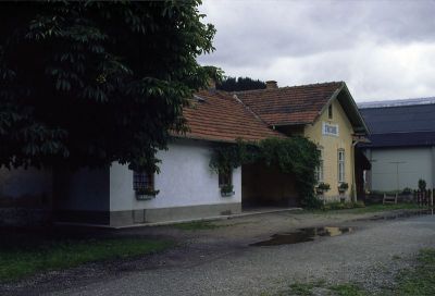 Straßburg
1980 - 8 Jahre nach der Gesamteinstellung - hatte das Bahnhofsgebäude seinen Lokalbahn-Charme noch nicht verloren.
Schlüsselwörter: Gurktalbahn , Straßburg