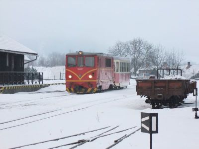 Einfahrt in Nová Bystřice
Die T47.011 hat mit dem kurzen Zug 247 soeben den Bahnhof Nová Bystřice erreicht. Das einzige Zugspaar im Winter wird nur von wenigen Fahrgästen benützt.
Schlüsselwörter: Nová Bystřice