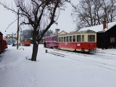 Zugkreuzung in Kamenice nad Lipou
Auch wenn der Bahnhof nicht besetzt ist, werden Zugkreuzungen völlig problemlos abgewickelt.
Schlüsselwörter: JHMD, T 47, T47.011, T47.019, Kamenice nad Lipou