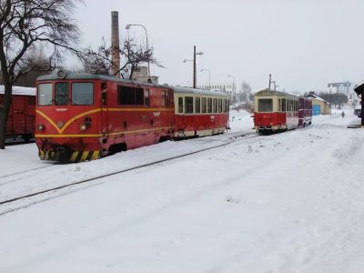 Zugkreuzung in Kamenice nad Lipou
Die T 47.011 mit Zug 207 und die T 47.018 mit Zug 208 begegnen sich in Kamenice nad Lipou
Schlüsselwörter: JHMD, T 47, T47.011, T47.018, Kamenice nad Lipou