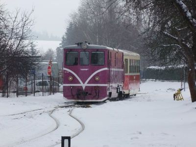 Kamenice nad Lipou
Die T 47.019 fährt soeben mit Zug 208 im Bahnhof Kamenice nad Lipou ein.
Schlüsselwörter: JHMD, T 47, T47.019, Kamenice nad Lipou