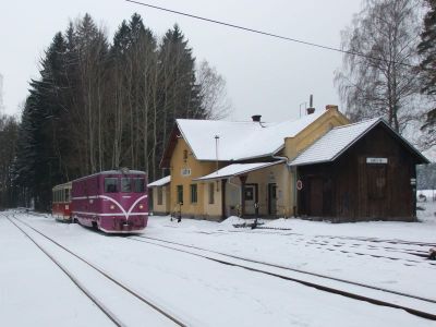 Lovětín
Die T 47.019 durchfährt den weitab von der Ortschaft gelegenen Bahnhof Lovětín
Schlüsselwörter: JHMD, T 47, T47.019, Lovětín