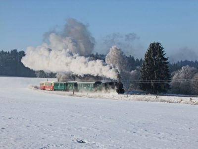 Winterdampf
U 46.101 mit einem Sonderzug kurz vor Blažejov am 30.12.2010
Schlüsselwörter: JHMD, U46.101, Blažejov