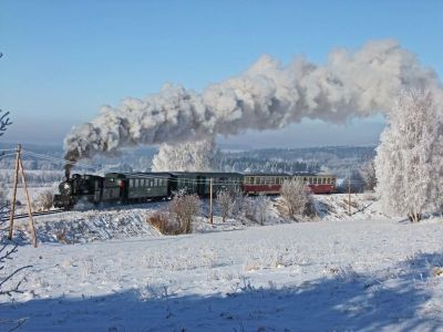 Winterdampf
U 46.101 mit einem Sonderzug kurz vor Kunžak-Lomy am 30.12.2010
Schlüsselwörter: JHMD, U46.101, Kunžak-Lomy