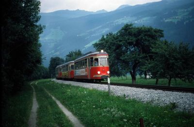VT 1
VT 1 erreicht in Kürze den Bahnhof Zell am Ziller.
Scan vom Dia
Schlüsselwörter: VT , 1 , Zillertalbahn