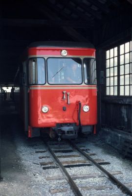 VT 2
VT 2 in der alten Wagenhalle in Jenbach.
Scan vom Dia
Schlüsselwörter: VT , 2 , Zillertalbahn , Jenbach