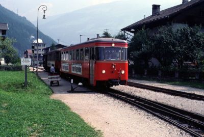 VT 2
VT 2 erreicht mit einem ex-payerbacher Wagen den Bahnhof Zell am Ziller.
Scan vom Dia
Schlüsselwörter: VT , 2 , Zillertalbahn