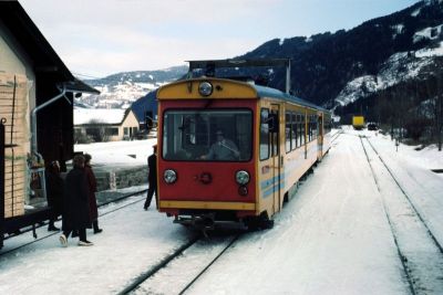 VT 32 + VS 41
Noch im alten Farbschema: VT 32 + VS 41 als UT 15 im Bahnhof Stadl-Kaltwasser.
Scan vom Dia
Schlüsselwörter: VT , 32 , VS , 41 , Murtalbahn , Stadl , Kaltwasser