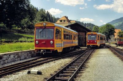 VT 33 und 34
Brandneu präsentieren sich die Triebwagen VT 33 und 34 im Bahnhof Murau 1981.
Scan vom Dia
Schlüsselwörter: VT , 33 , VT , 34 , Murtalbahn , Murau