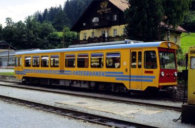 VT 33
Der brandneue VT 33 im Bahnhof Murau 1981.
Scan vom Dia
Schlüsselwörter: VT , 33 , Murtalbahn , Murau