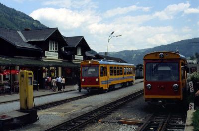 Murau
Die brandneuen Triebwagen VT 34 und 33 im Bahnhof Murau 1981.
Scan vom Dia
Schlüsselwörter: VT , 34 , VT , 33 , Murtalbahn , Murau