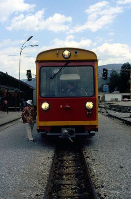 VT 34
Der brandneue VT 34 in Murau 1981.
Scan vom Dia
Schlüsselwörter: VT , 34 , Murtalbahn , Murau