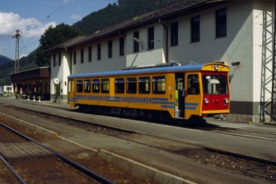 VT 34
Der brandneue VT 34 im Bahnhof Unzmarkt 1981.
Scan vom Dia
Schlüsselwörter: VT , 34 , Unzmarkt , Murtalbahn