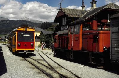 Tamsweg
Der brandneue VT 34 neben der VL 13 im Bahnhof Tamsweg 1981
Scan vom Dia
Schlüsselwörter: VT , 34 , VL , 13 , Tamsweg , Murtalbahn