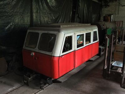 X 2
Die X 2 der ÖGLB in der Remise Hirschwang.
Austro Daimler Bj. 1935
ex. ÖBB X 610.913
Schlüsselwörter: X 2, Hirschwang, ÖGLB, Draisine