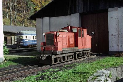 Zillertalbahn Lok 7
Die Lok 7 der Zillertalbahn hat in Kienberg-Gaming ein neues Zuhause gefunden
Schlüsselwörter: Ybbstalbahn , ZB7 , Kienberg , Gaming