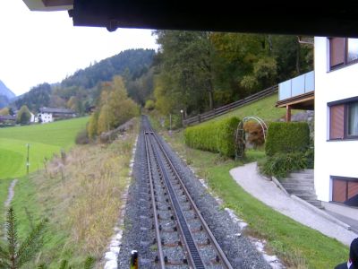 Achenseebahn zwischen Burgeck bei Jenbach und Eben
Letzte Bergfahrt am letzten Betriebstag der Achenseebahn am 25.10.2009, auf der Zahnradsteigungsstrekce zwischen Burgeck bei Jenbach und Eben
Schlüsselwörter: Zahradstrecke , Achenseebahn , Burgeck