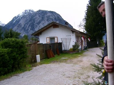 Achenseebahn, Bahnhof Eben
Halt im Bahnhof Eben an der Achenseebahn, am Ende der Zahnradstrecke gelgen. letzte Bergfahrt am letzten Betriebstag am 25.10.2009
Schlüsselwörter: Achenseebahn , Eben