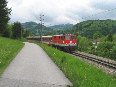 2095 011 Kirchberg/Pielach
2095 011 am R 6836 nÃ¤chst Kirchberg/Pielach; 14. Mai 2010
Schlüsselwörter: 011 , 2095 , 6835 ,  Kirchberg , Pielach