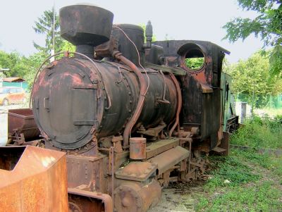 Werkbahnlok 100.9 (785/790 mm; Achsfolge B; Stephenson-Steuerung; WLF 17610/1947) der Österr. Alpine-Montan AG (ÖAM), Hütte Donawitz.
Schlüsselwörter: 100.9 Werkbahn 785 790 WLF ÖAM Donawitz Stephenson-Steuerung Eisenbahnmuseum Schwechat VEF