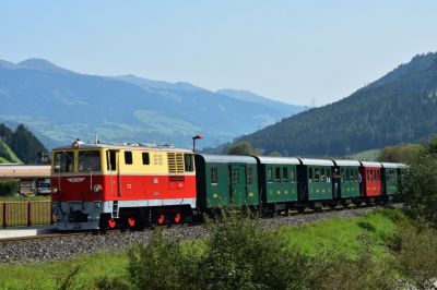 Nostalgiezug mit 2095.01
