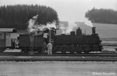 399.02 in Steinbach-Großpertholz
399.02 beim Wassernehmen in Steinbach-Großpertholz
Schlüsselwörter: Waldviertel, Südast, 399.02