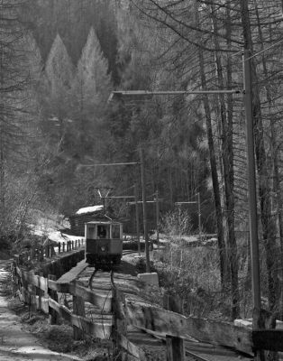 Stubaitalbahn - Telfeser Wiesen
Ein Frühlingstag im Lärchenwald

Kamera: Retina IIc
Film: Ilford FP4
