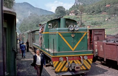 Zug0372.jpg
740-017 mit dem Vormittagszug von Sarajevo nach Titovo Uzice in Ustipraca; Exakta Varex IIa, Agfacolor CT18
Schlüsselwörter: 740-017, Bosnische Ostbahn