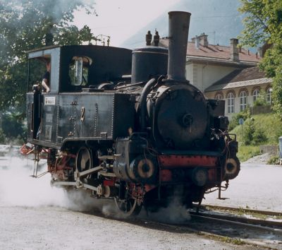 Zug0433.jpg
Achenseebahn 2 in Jenbach
Exakta Varex IIa, Agfacolor CT18
Schlüsselwörter: Achenseebahn