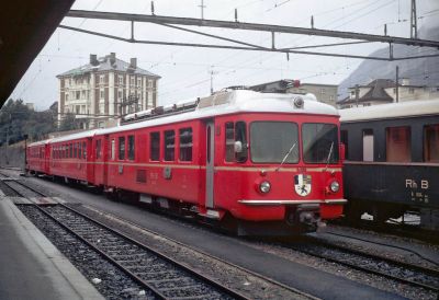 Zug0528.jpg
Nahverkehrstriebwagen Be 4/4 513 in Chur
Retina IIc, Kodachrome X
Schlüsselwörter: RhB, Be 4/4