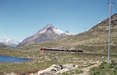 Zug0546.jpg
Berninabahn am Paß Richtung Pontresina fahrend
Exakta Varex IIa, Agfacolor CT18
Schlüsselwörter: RhB, Berninabahn,