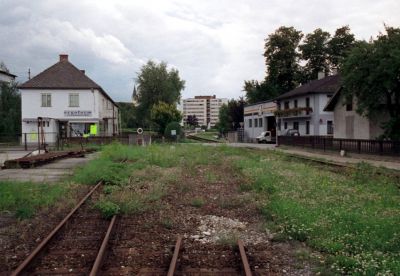 Er ist vollbracht, das Ende der Schmalspur nach Gresten
Blick Richtung Gresten auf die ausgebaute Gleiskreuzung mit der Normalspur.
Schlüsselwörter: Wieselburg an der Erlauf, Krumpe