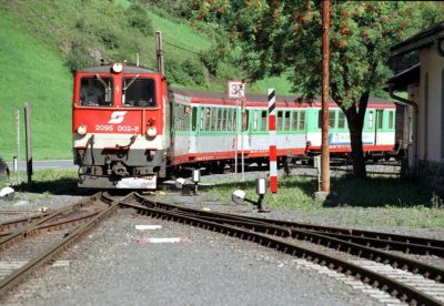 Einfahrt in den Bahnhof Krimml
2095 002-8 fährt in den Bahnhof Krimml ein.
Schlüsselwörter: Krimml, Pinzgauer Lokalbahn