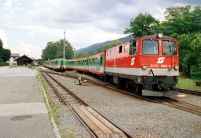 Personenzug auf der Pinzgaubahn
Zugkreuzung im Bahnhof Mittersill.
Schlüsselwörter: Mittersill, Pinzgauer Lokalbahn, 2095