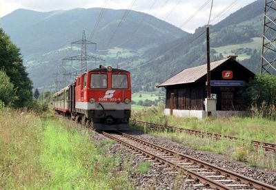 2095-003-6 bei der aufgelassenen Güterverladestelle Hollersbach.
Schlüsselwörter: 2095, Hollersbach