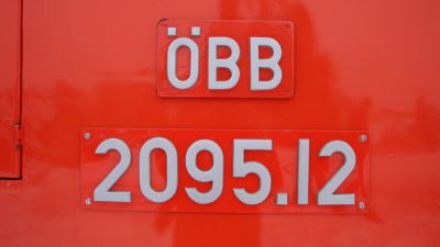 Nummerntafel der ÖBB 2095.12
Die erhabenen Tafeln mit Loknummer und Eigentümer der 2095.12.
Schlüsselwörter: 2095, 12, 2095.12, Waldviertler, Schmalspurbahn, Schmalspurbahnen, blutorange, Nostalgie, Nostalgielok