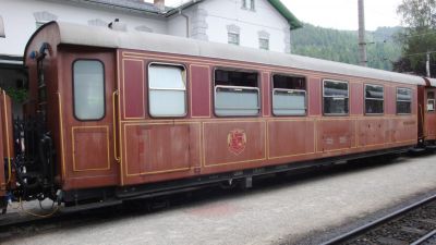 Außenansicht des Panoramic 760 Speisewagens
Schlüsselwörter: Panoramic, Mariazellerbahn, 95903, Mariazell, Mh.6, Mh., 6, Sonderzug, Speisewagen, Buffetwagen