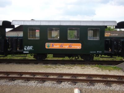 NÖVOG Bi/s 95909
Der NÖVOG Bi/s 95909 trägt Werbetafeln mit der Aufschrift "Stadt Groß Gerungs".
Schlüsselwörter: Waldviertler, Schmalspurbahn, Schmalspurbahnen, Gmünd, Wagen