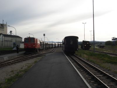 Gmünd ist erreicht
Der Sonderzug ist in Gmünd angekommen und die 399.01 ist schon am Weg ins Heizhaus.
Schlüsselwörter: 2095, 05, 2095.05, Waldviertler, Schmalspurbahn, Schmalspurbahnen, blutorange, Nostalgie, Nostalgielok, Advent, Weitraer, 12, 399, 399.01