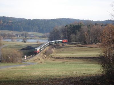 Adventsonderzug in der Ullrichser Schleife
Schlüsselwörter: 2095, 05, 2095.05, Waldviertler, Schmalspurbahn, Schmalspurbahnen, blutorange, Nostalgie, Nostalgielok, Advent, Weitraer, 12