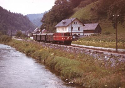 2095.10 mit einem Personenzug am Weg nach Lunz am See
Schlüsselwörter: 2095 , 10