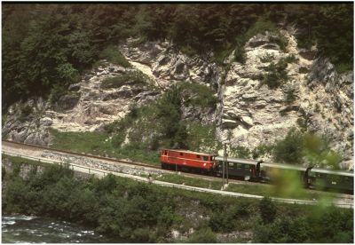 Mit ihrem Personenzug fährt 2095.10 zwischen Lunz und Göstling, eng zwischen Fels und Fluss ist die Ybbstalbahn hier trassiert.
Schlüsselwörter: 2095 , 10 