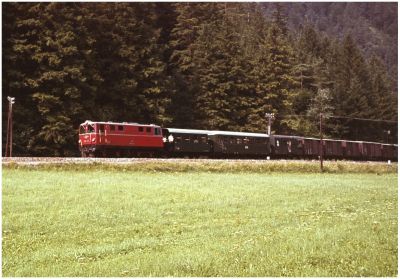 2095.05 mit einem GmP am Weg von Lunz nach Göstling an der Ybbs
Schlüsselwörter: 2095 , 05 , güterzug , gmp