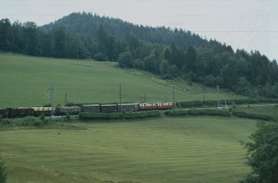 1099 Doppeltraktion bei der Einfahrt in den Bahnhof von Annaberg
Schlüsselwörter: 1099 , doppel , annaberg